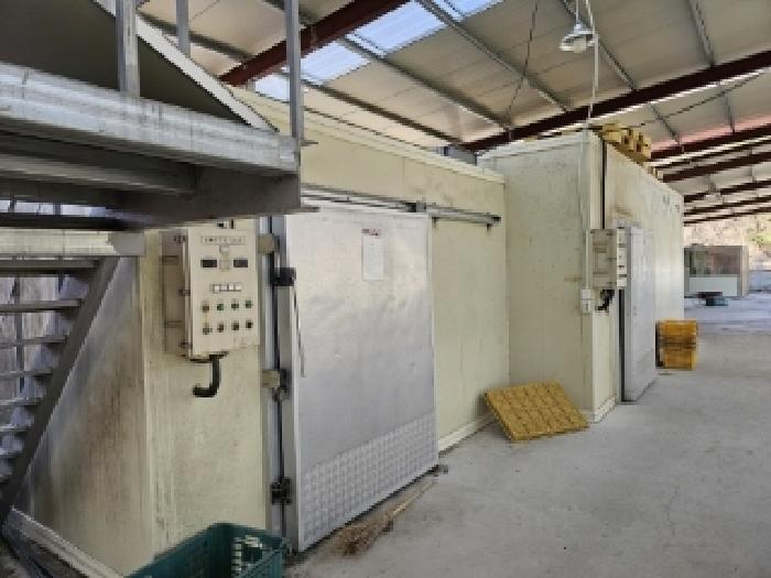 본건 제시 외 건물 및 내부 창고 등