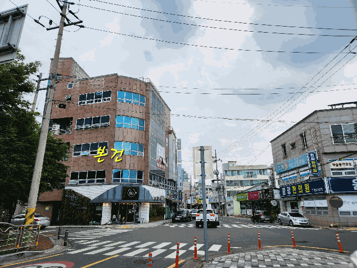 본건의 전경
남동측에서 북서측을 향하여 촬영