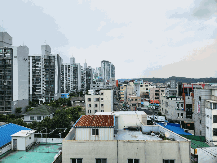 옥상층에서 북측으로 바라보이는 조망
및 부근의 상황 등