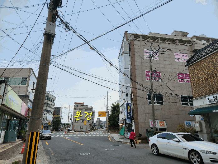 본건의 전경 및 부근의 상황 등
동측에서 서측을 향하여 촬영