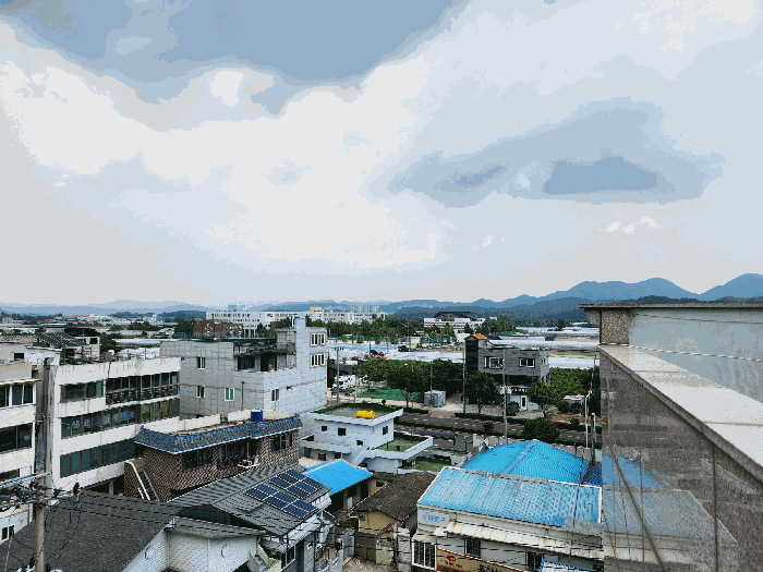 옥상층에서 동측으로 바라보이는 조망
및 부근의 상황 등