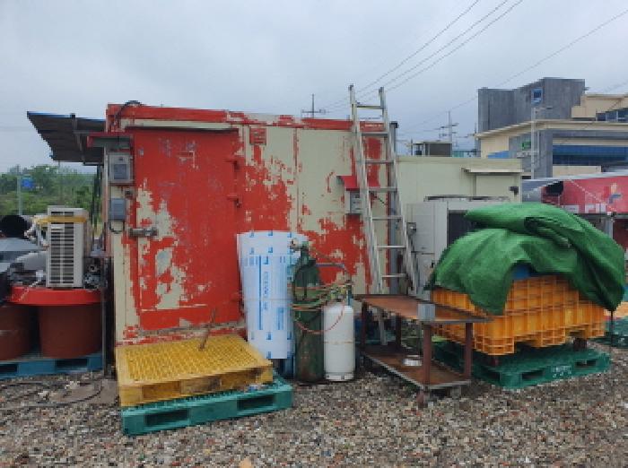 부동산표시 1번지상 타인소유 저온저장고 전경