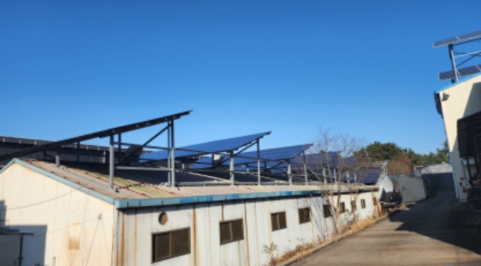 목록3 공장 외부 전경 및 제시 외 태양광발전시설(옥상)