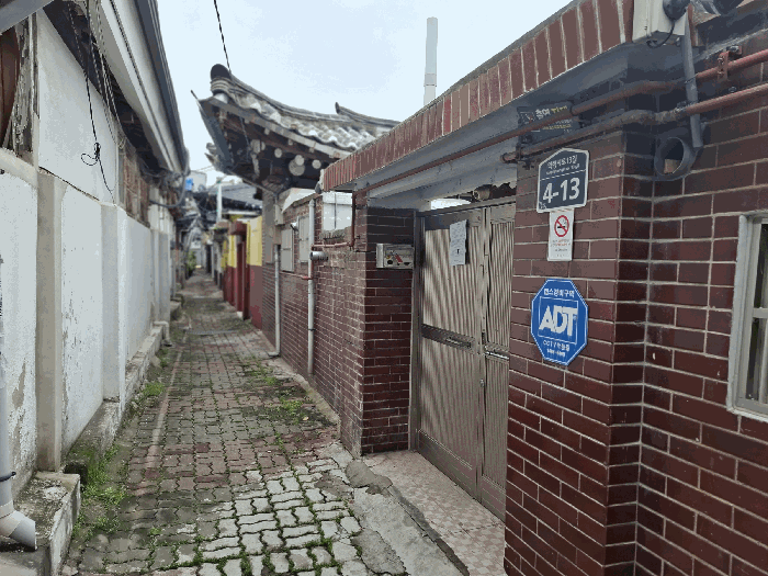 본건 진입 세로 중간지점(안측 좌편이 본건임)