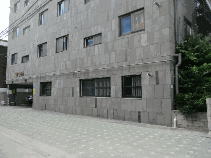 본 건 건 물 1 층 부 분
