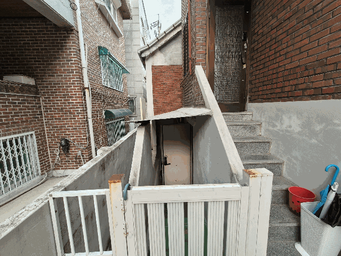지층주택, 1층주택 각 출입구
