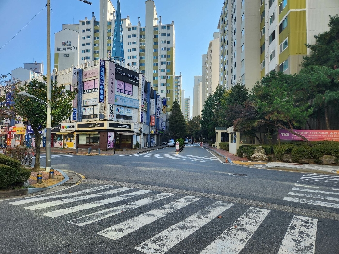 본 건 소재 단지 입구 전경