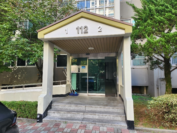 본 건 소재 건물 출입구 전경