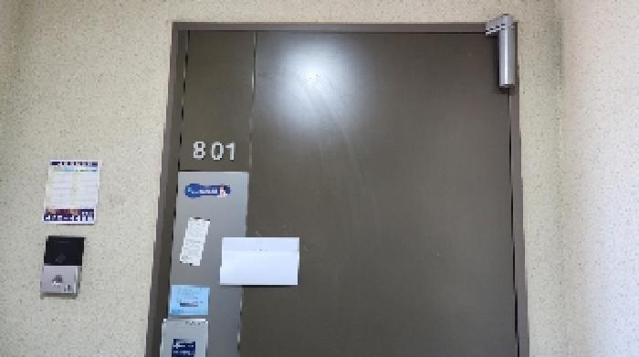 세대 출입문(안내문 부착)