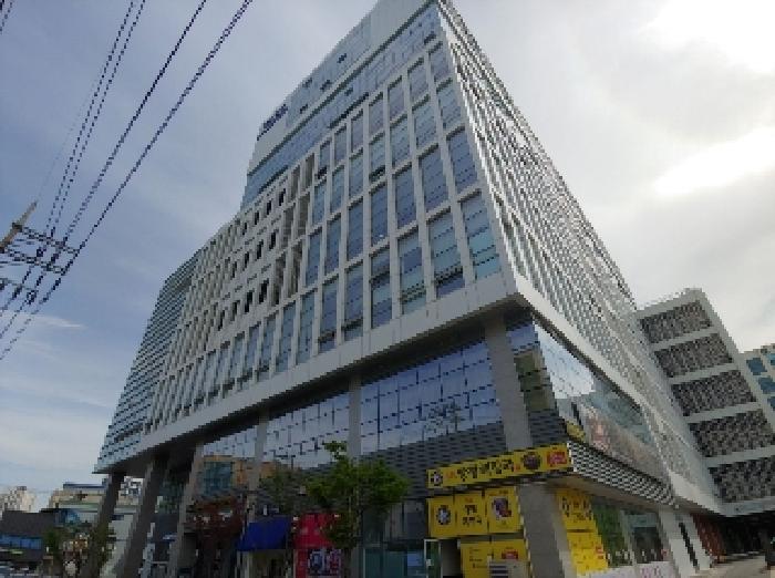 부동산 소재 건물 전체 전경