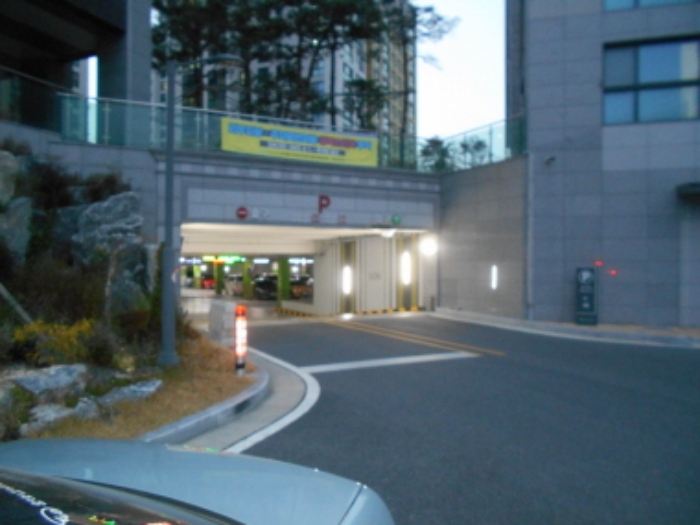 아파트 입구 (1)