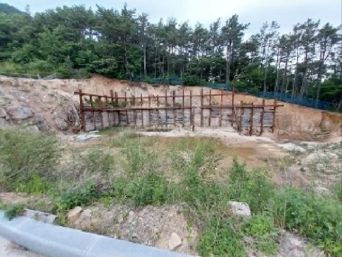 본건