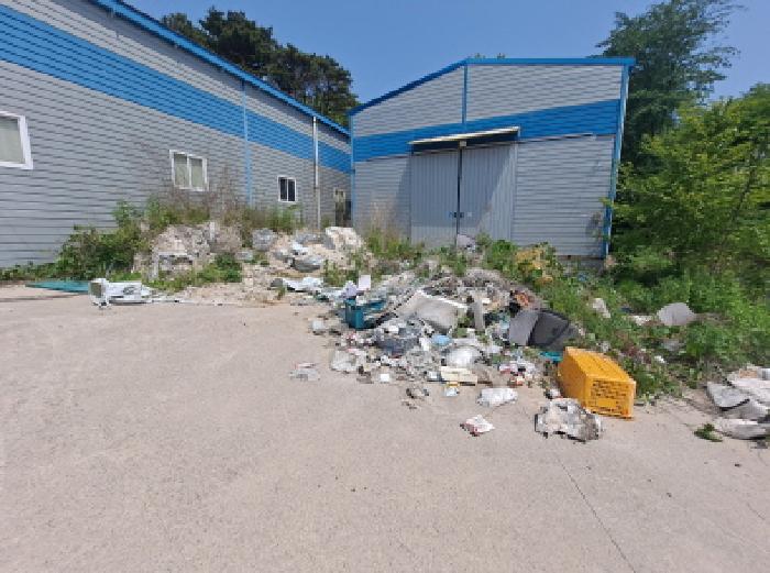 목록 2 남쪽부분 모래포대, 폐기물 등