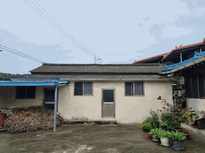 본건 전경(블럭조 스레트지붕)