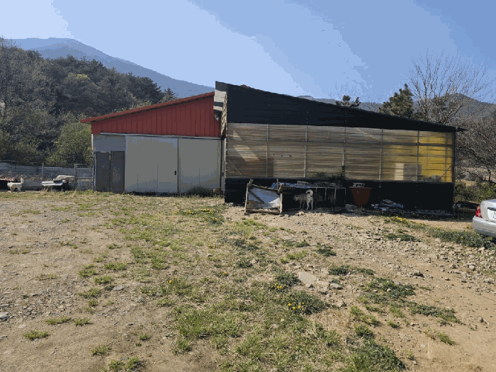 일련번호(2) 및 제시외 건물(ㄱ~ㄷ) 전경