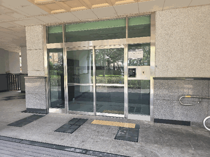 본 건  1 층  공 용 출 입 구  현 황