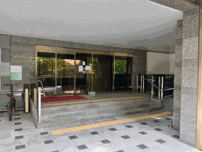 [507동 출입문 전경]