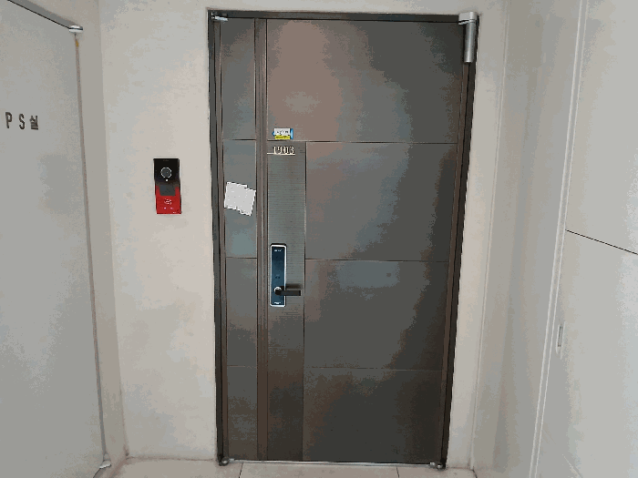 [1903호 출입문 전경]