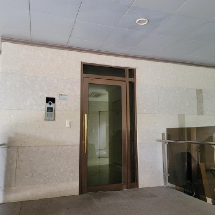 공동현관 출입구 전경