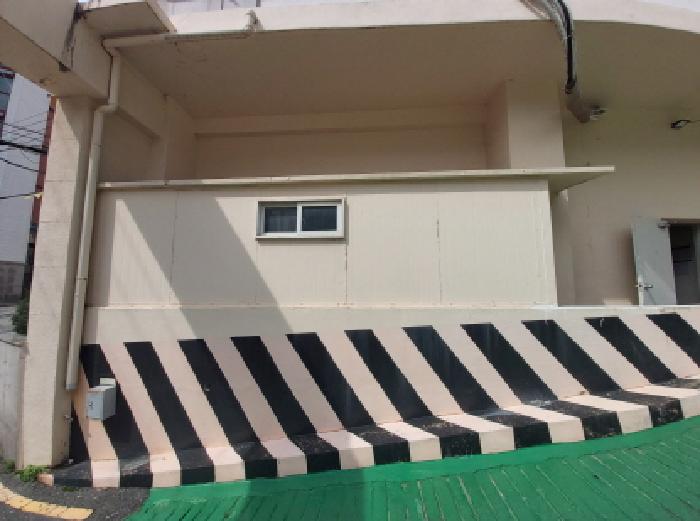 제시외 구조물(주차장 입구)