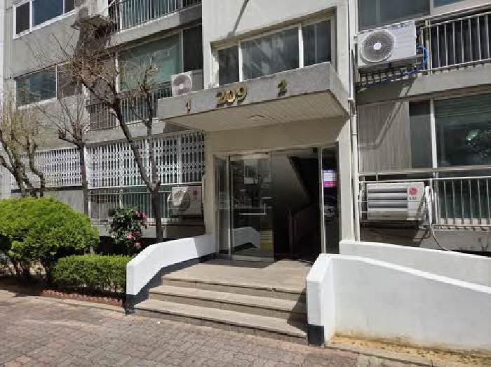 본건 209동 공동출입구