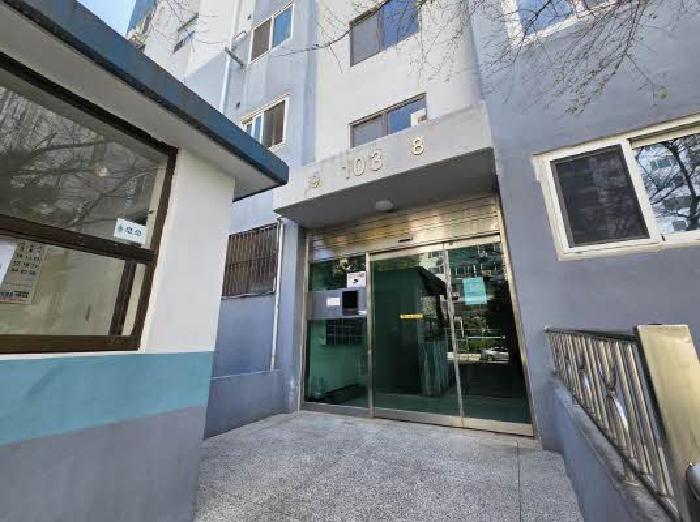 본건 103동 공동출입구