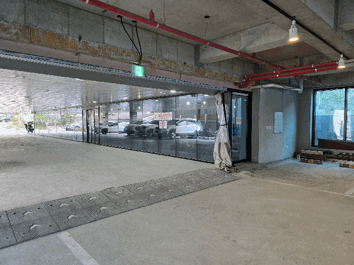 본건 건물 1층 전경