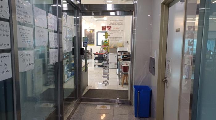 목록2. 2층 202호 출입문