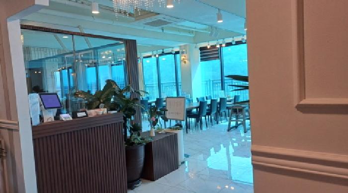 목록2. 4층 출입문