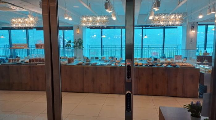 목록2. 3층 출입문