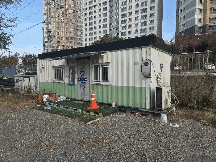 본건 소재 컨테이너
