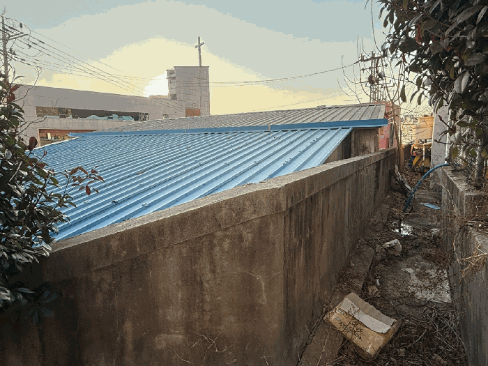 기호(2) 지붕
(동측에서 촬영)