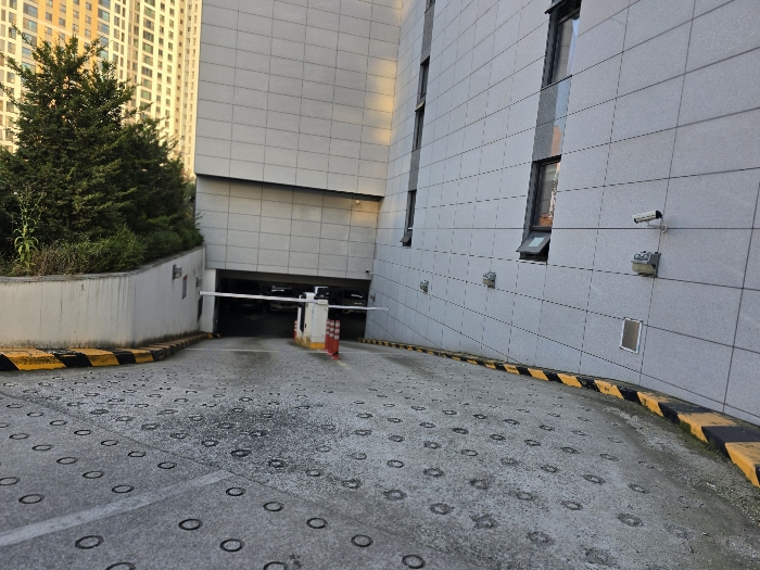 아지타워 지하주