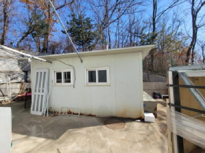 목록 2. 토지내에 소재하는 제시외 판넬 건물 1동