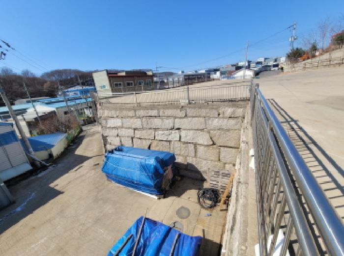 목록 2. 토지와 `대벽리 240-2` 토지 경계지점 옹벽 모습