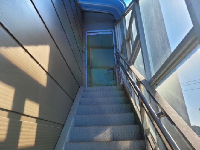 목록 1. 건물 2층 계단