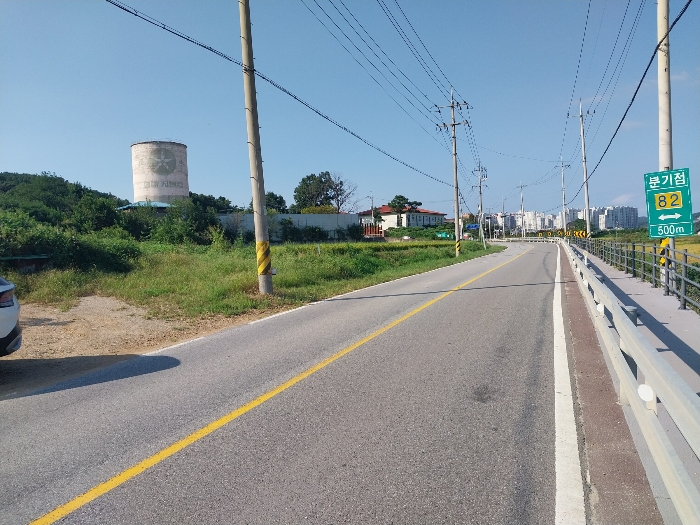 동측 도로 및 주위환경