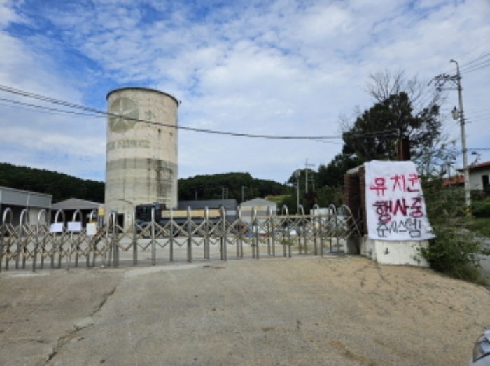 출입문 주변(우측)