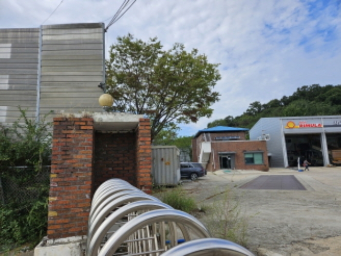 출입문 좌측 부분