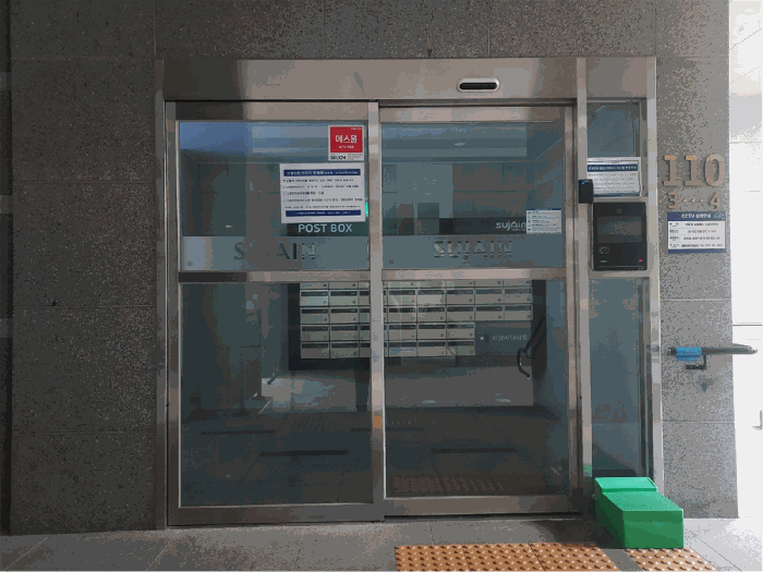 기호(1) 공동출입문(1층)