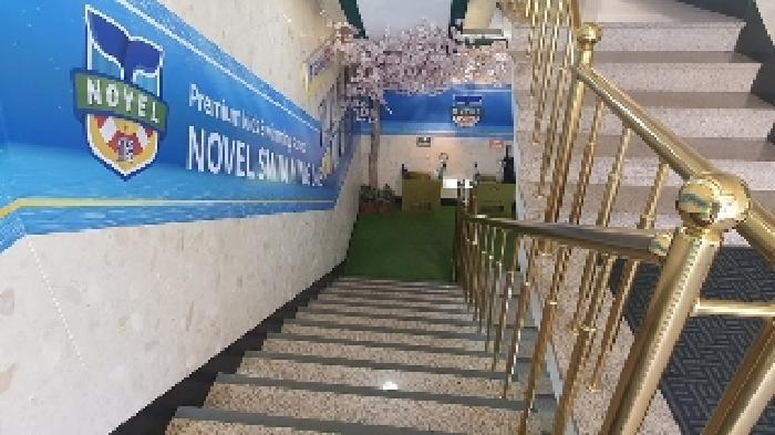 본건2 지하 입구