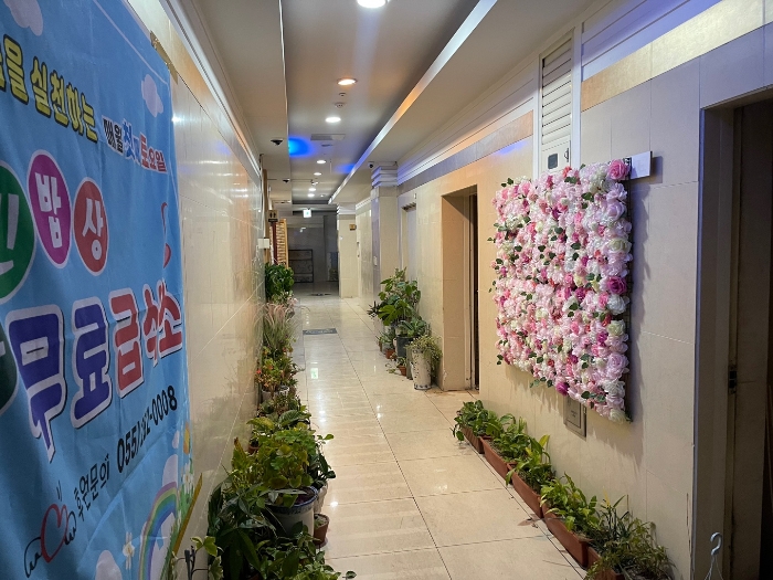 복도 전경