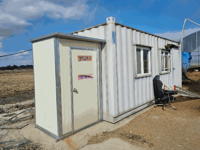 [제시외건물 ㄴ 및 이동식컨테이너]