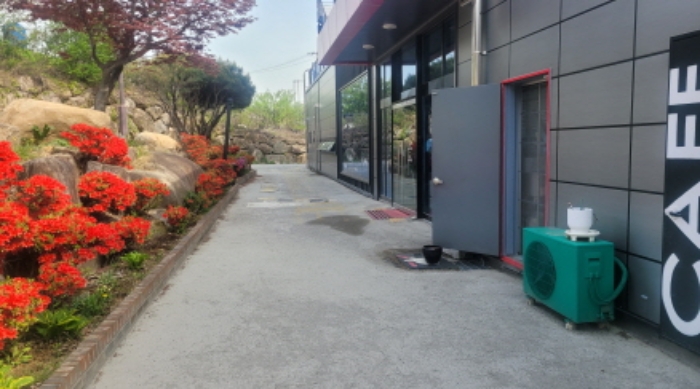경북 칠곡군 동명면 남원리 317-1,317-4,317-5.지상 건물의 전경