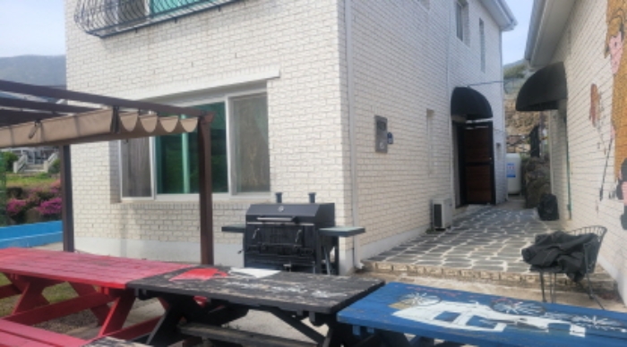 경북 칠곡군 동명면 남원리 317-8.지상 에이,비동 건물의 전경