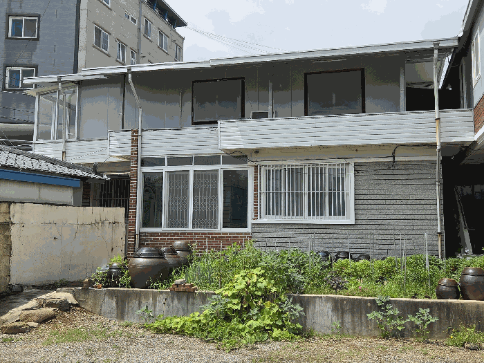 본건 기호 4)건물(1층) 및 제시외건물 ㄷ)(2층)