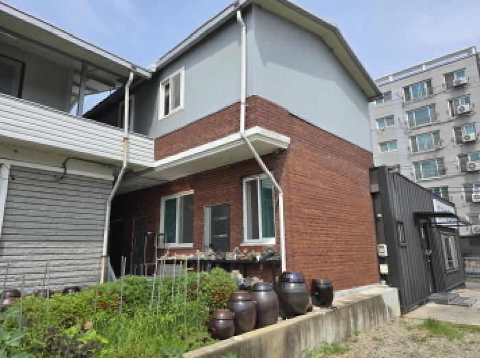 아낙고개길8길 2-3
창고, 2층 제시외건물(창고)