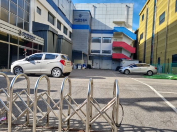 본건 전경(주차장)