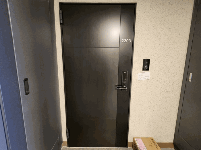 본건 현관 전경