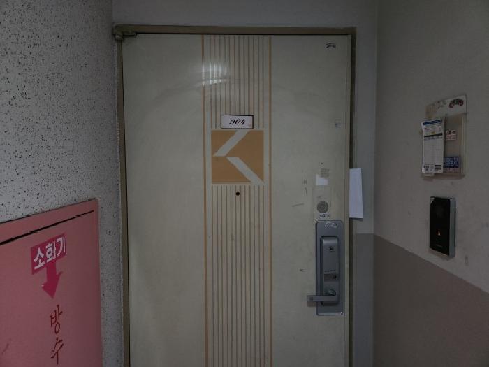 출입문 및 안내장